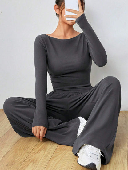 Ensemble Pantalon et Haut à Détail Ruché Moderne