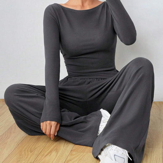 Ensemble Pantalon et Haut à Détail Ruché Moderne