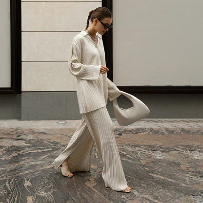 Ensemble Chemise et Pantalon à Plis Élégants