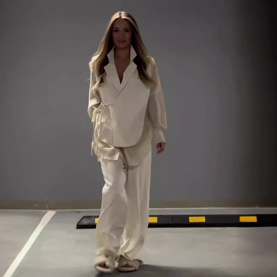 Ensemble Élégant Blazer Fluide et Pantalon Droit