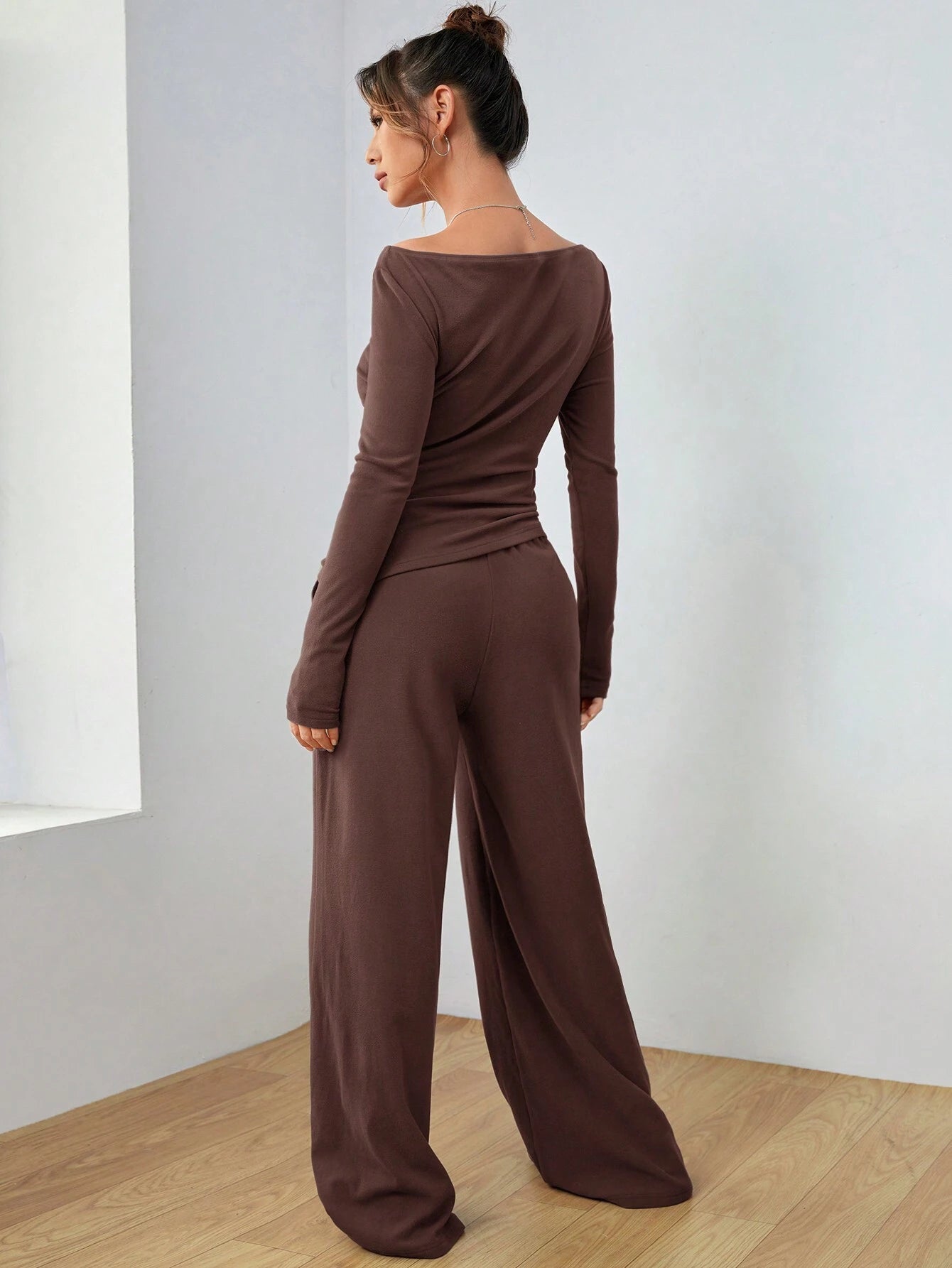 Ensemble Pantalon et Haut à Détail Ruché Moderne