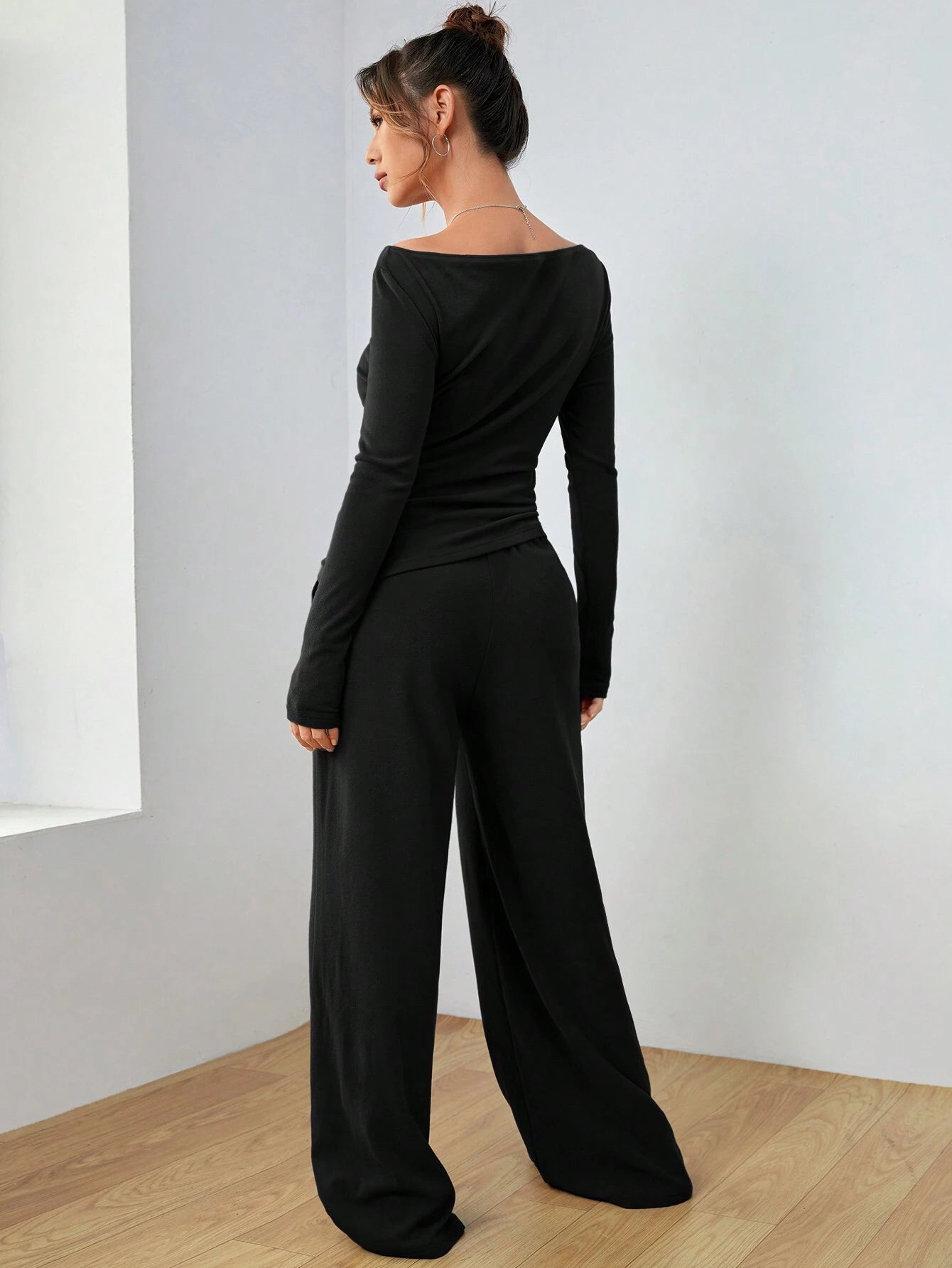 Ensemble Pantalon et Haut à Détail Ruché Moderne