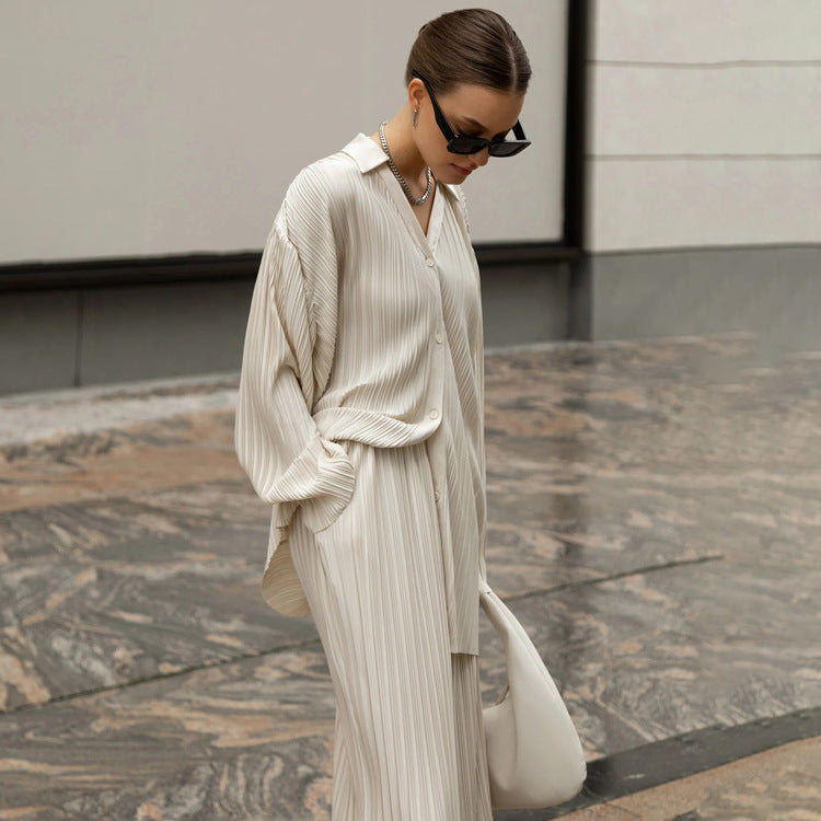 Ensemble Chemise et Pantalon à Plis Élégants
