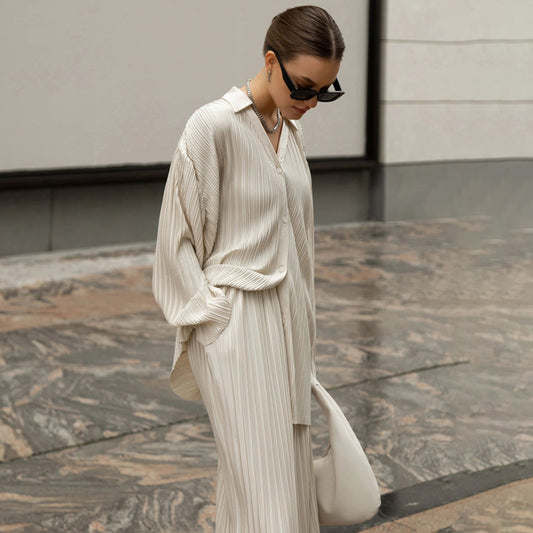 Ensemble Chemise et Pantalon à Plis Élégants