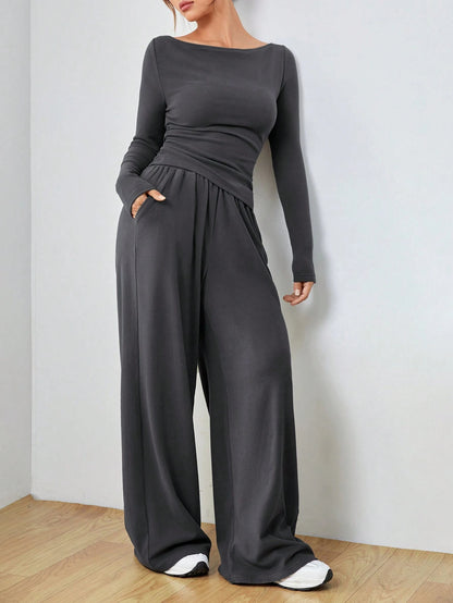 Ensemble Pantalon et Haut à Détail Ruché Moderne