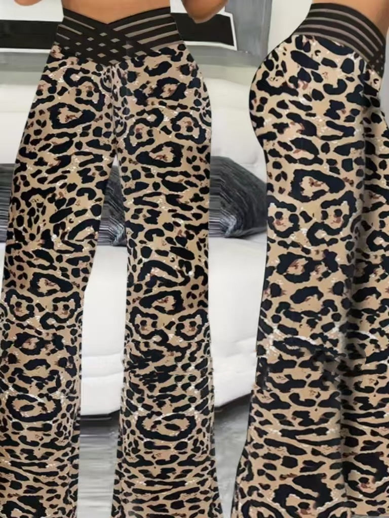 Pantalon Flare à Découpes Modernes