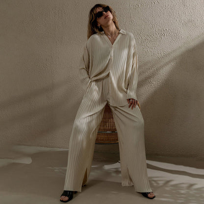 Ensemble Chemise et Pantalon à Plis Élégants