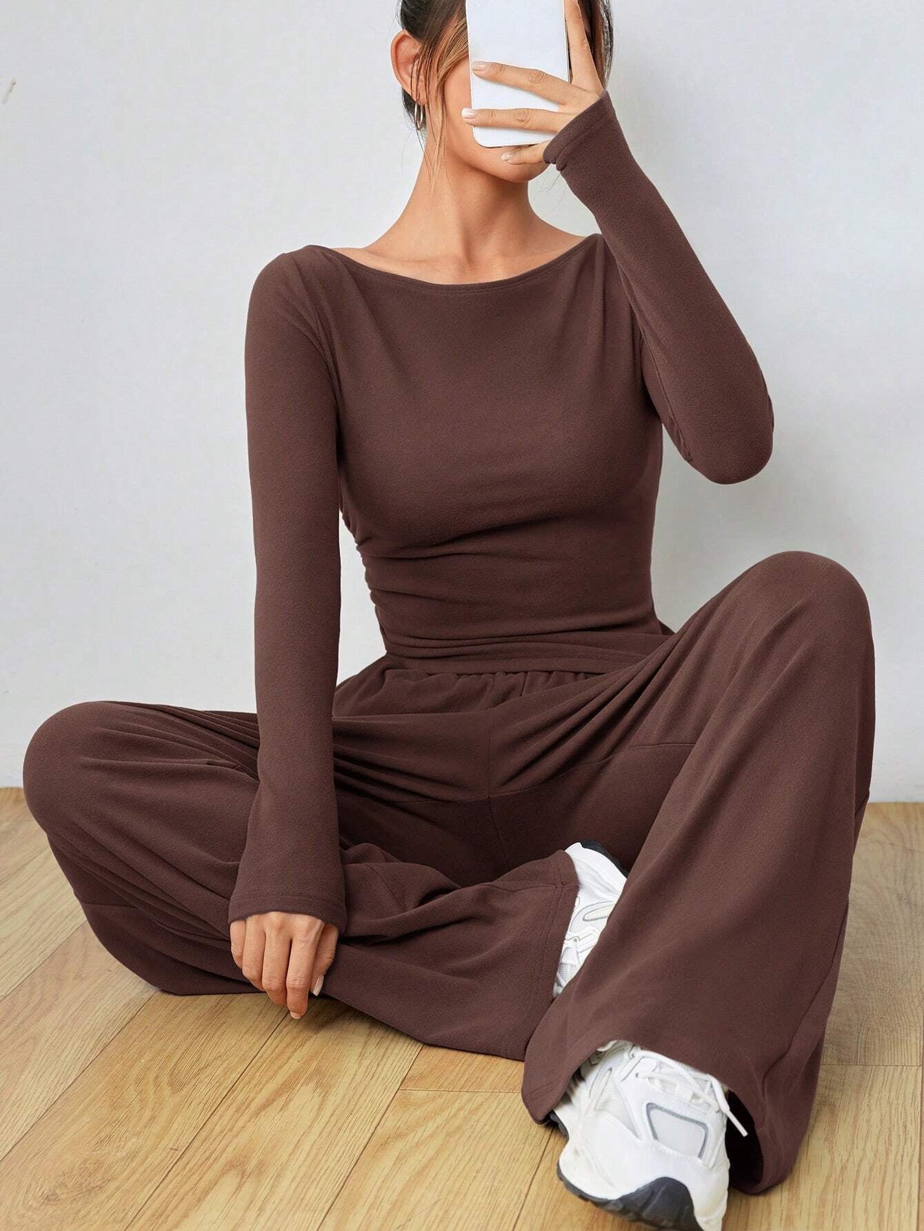 Ensemble Pantalon et Haut à Détail Ruché Moderne
